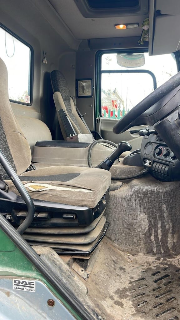  2010 (60) LEYLAND DAF CF 75.310 SKIP LOADER. 6X4. 26 TON GVW. BOUGHTON GEAR