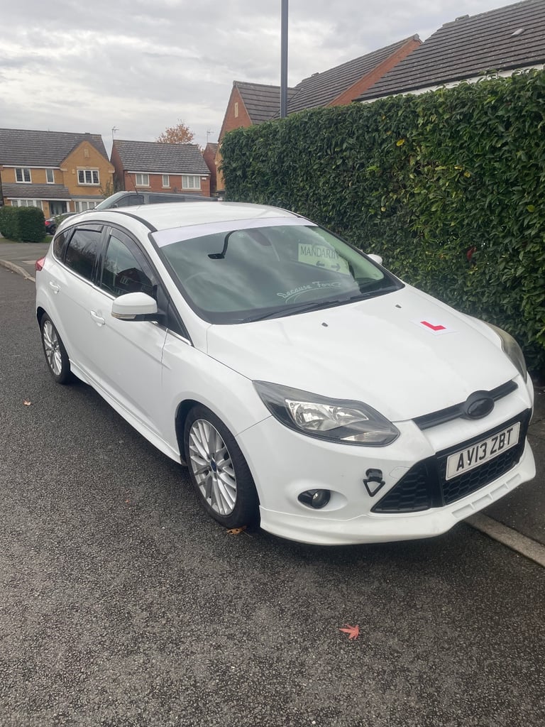Ford, FOCUS, Hatchback, 2013, Manual, 998 (cc), 5 doors