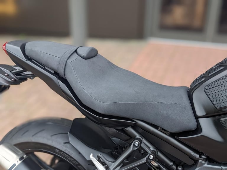YAMAHA MT-10 2022 - TECH BLACK - AKRAPOVIC - RECENT TYRES - 5 SERVICE ENTRIES