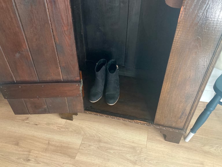 Pretty Antique Oak Wardrobe Hall Cupboard Free Delivery
