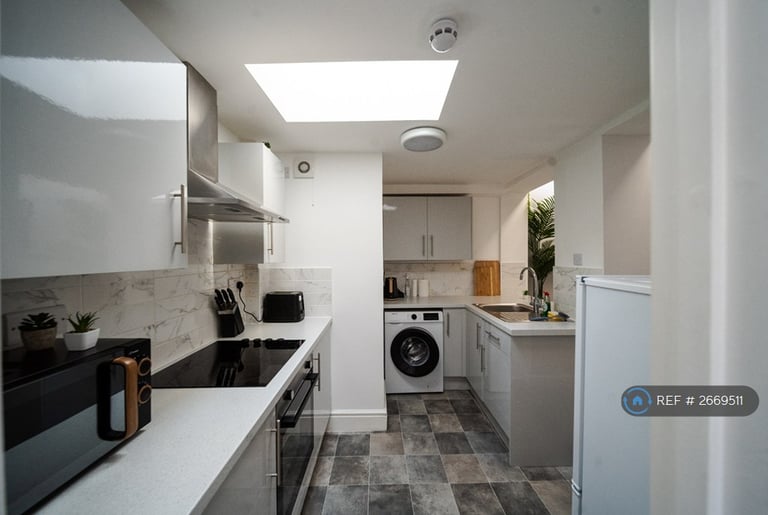 Studio flat in Kingston House, Southsea, PO5 (#2669511)