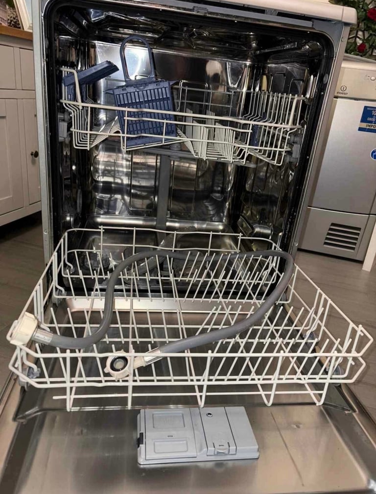 Indesit dishwasher 