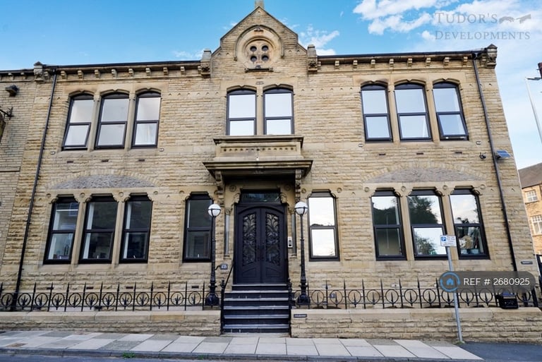 1 bedroom flat in Tudor House, Brighouse, HD6 (1 bed) (#2680925)