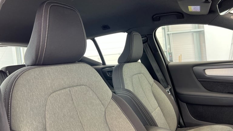 2022 Volvo XC40 Core, B3 mild hybrid, Petrol (Apple CarPlay, Power Tailgate, Google Nav) Estate P...