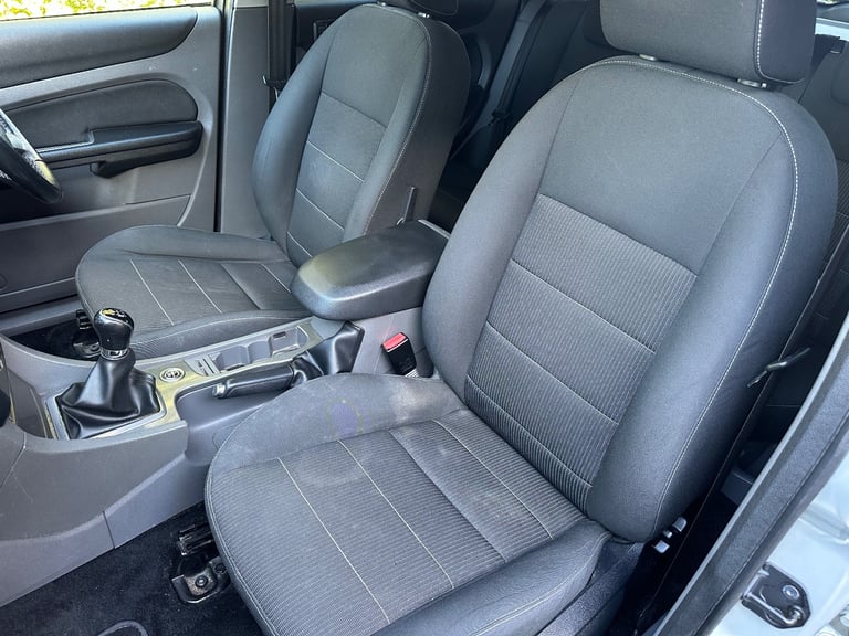 FORD FOCUS TITANIUM Hatchback, 2010, Manual, 1596 (cc), 5 doors
