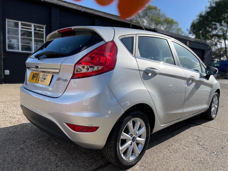 FORD FIESTA 1.4 Zetec 5dr 2011