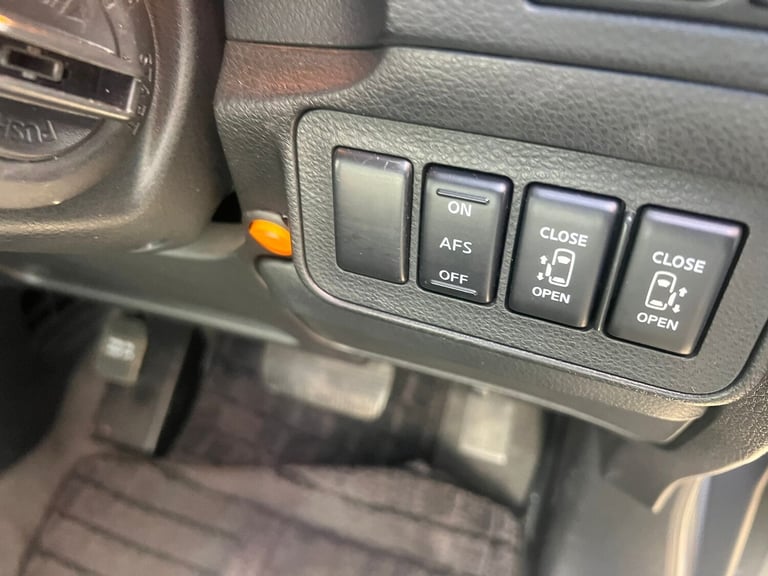 2009 Nissan Elgrand Highwat Star 2.5 Petrol Auto 8 Seater Low Miles ULEZ