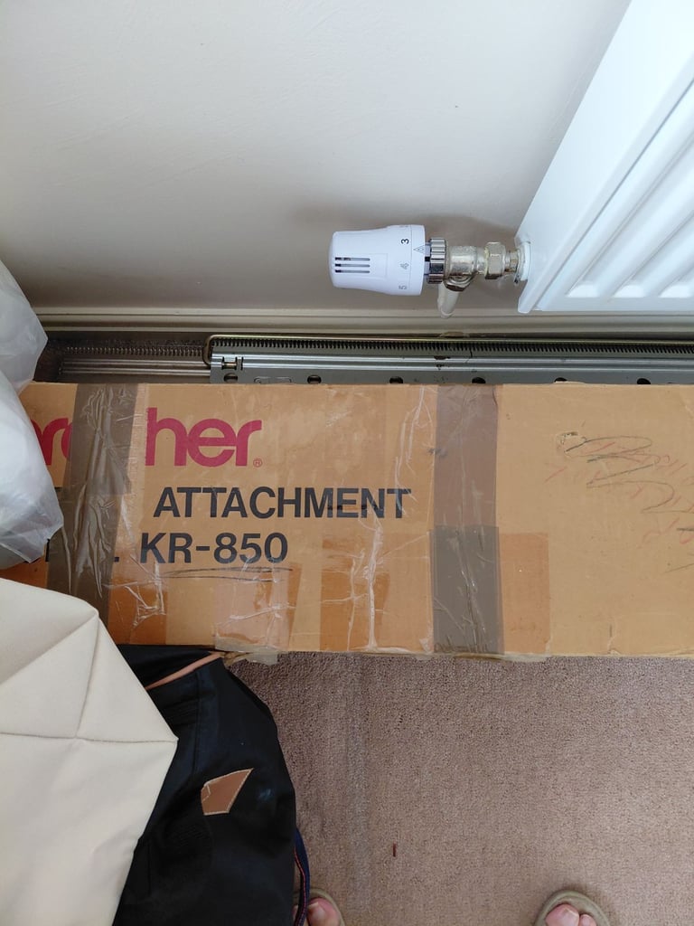 Knitting machine and accessories