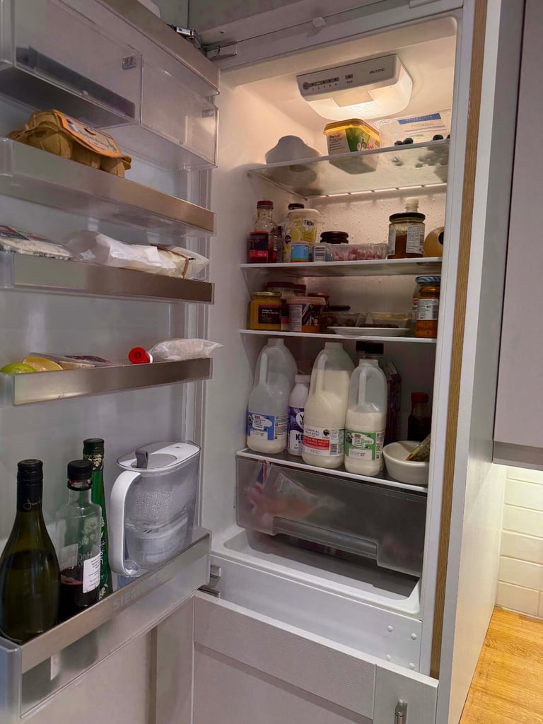 SIEMENS BUILT-IN FRIDGE FREEZER
