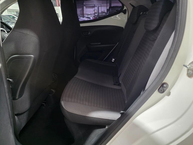 2015 Toyota AYGO 1.0 VVT-i x-pression x-wave x-shift Euro 5 5dr Euro 5 HATCHBACK Petrol Automatic