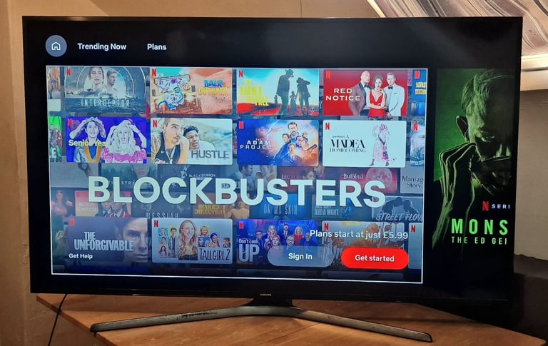 Samsung SMART tv 65 inch 4k UHD Fully Working order 