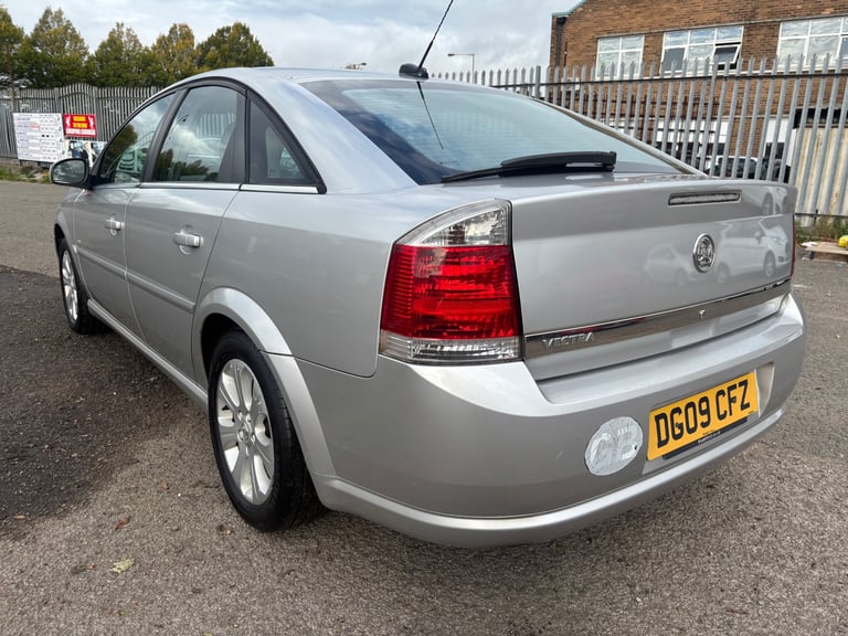 09 VAUXHALL VECTRA 1.8 DESIGN, 2 OWNERS, FULL SERVICE HISTORY, MOT JUNE, VGC, £995