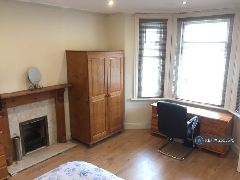 5 bedroom house in Abbott Road, Bournemouth, BH9 (5 bed) (#2665675)