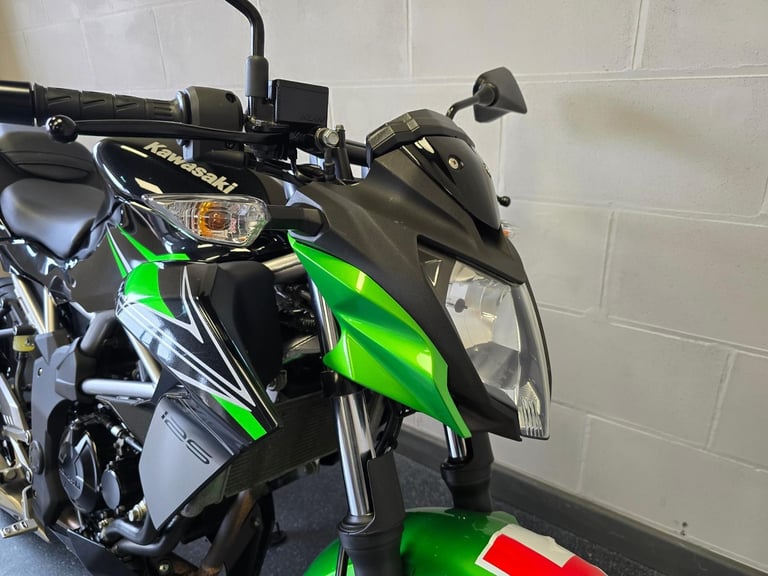 Kawasaki Z125 Supernaked 125cc Learner Legal Geared Motorcycle