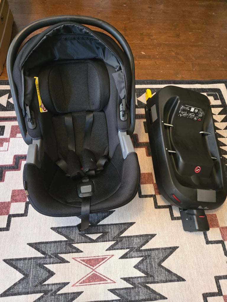 Silver Cross Dream car seat and isofix base