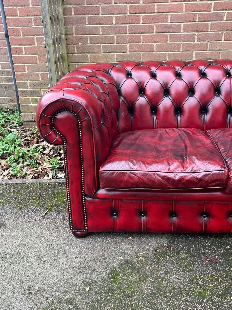 Stunning Oxblood Red Leather Chesterfield 2-Seater Club Sofa