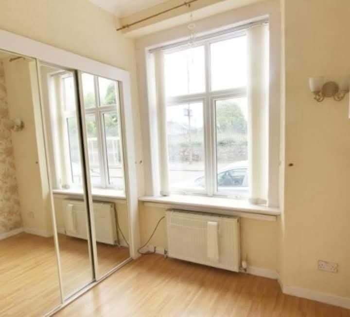 Very small 1 bedroom flat, Dumbarton 