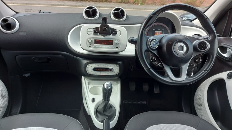 RED SMART FORFOUR 1.0 PASSION FREE TAX ALLOYS BLUETOOTH CRUISE 84K FSH 2015