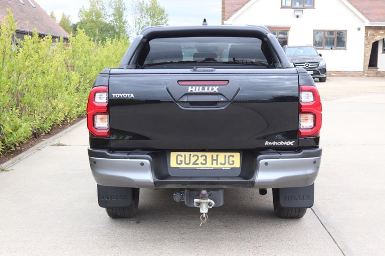 2023 Toyota Hilux 2.8 D-4D Invincible X Pickup Double Cab 4dr Diesel Auto 4WD Euro 6 (s/s) (2 PIC...
