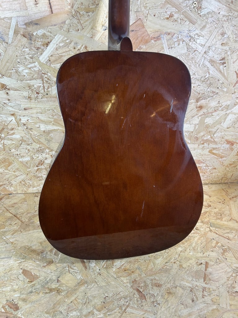 YAMAHA F-340 Acoustic Guitar - 6 String - Right Handed - Including Gig Bag