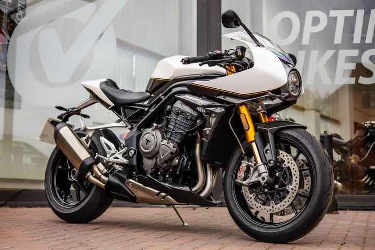 Triumph Speed Triple RR ! LOW MILES ! STUNNING