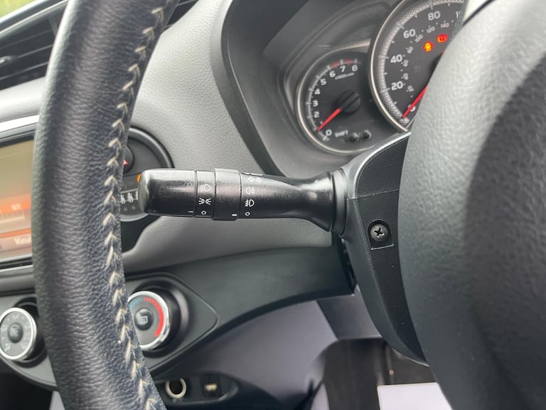 2015 Toyota Yaris 1.33 VVT-i Icon 5dr HATCHBACK Petrol Manual