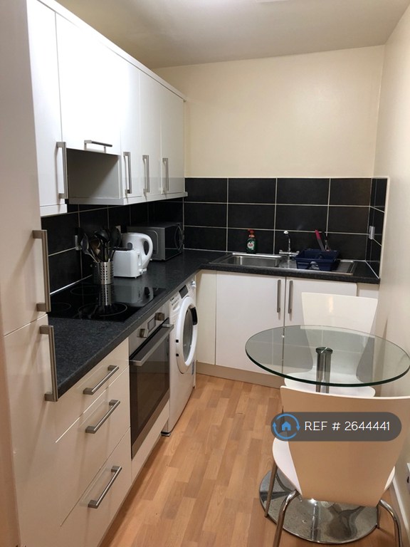 1 bedroom flat in Union Street, Aberdeen, AB11 (1 bed) (#2644441)