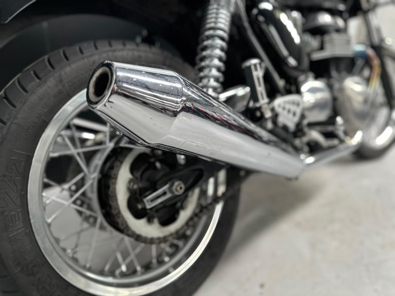 STUNNING LOW MILEAGE 2015/15 TRIUMPH THRUXTON MOTORCYCLE 