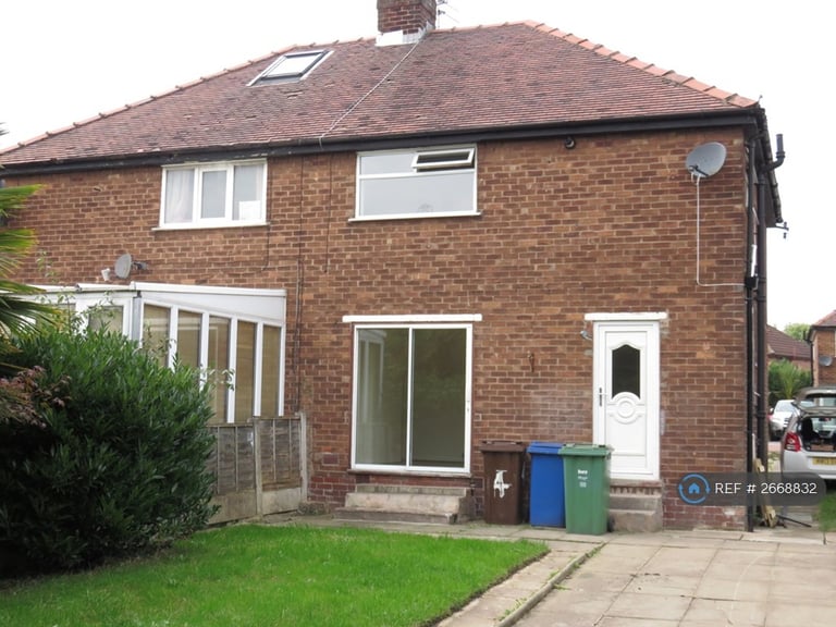 3 bedroom house in Oak Lane, Whitefield, Manchester, M45 (3 bed) (#2668832)