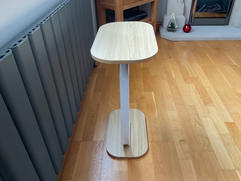 SIDE TABLE. (NEW)