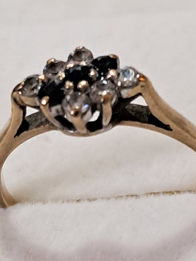 9ct gold ring diamond and Sapphire 