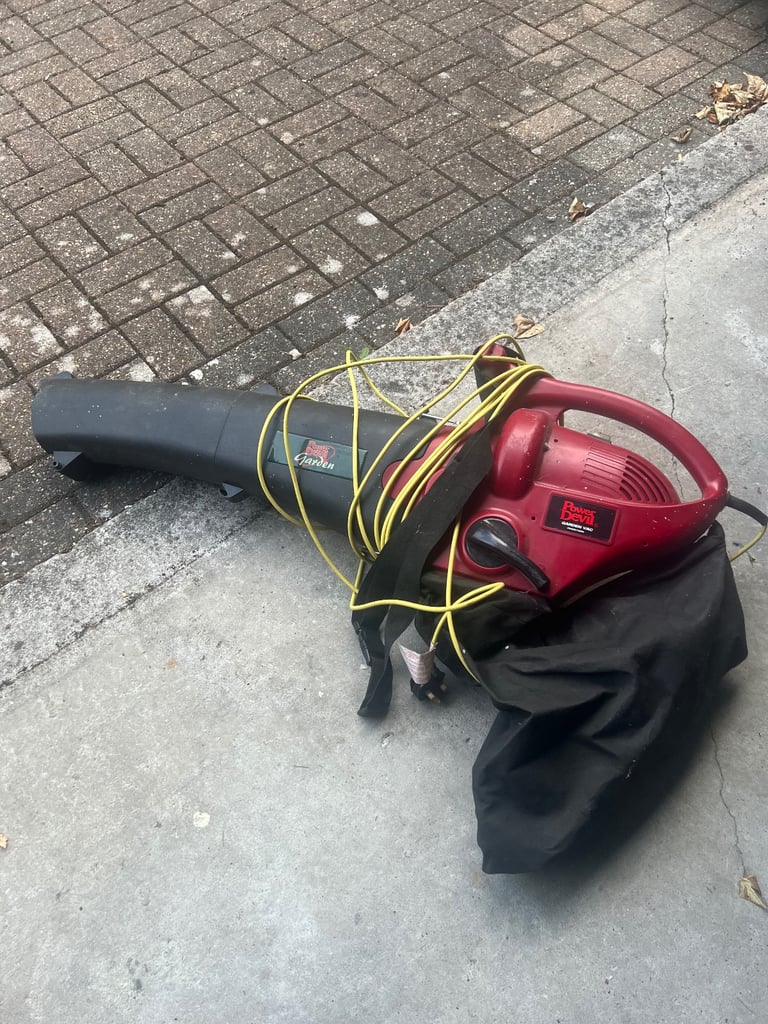 image for Garden vac blower power devil 