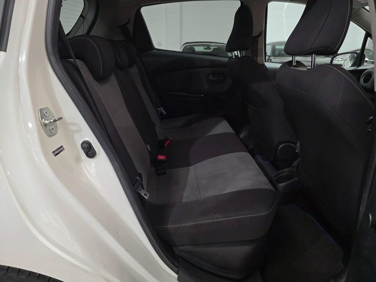 2015 Toyota Yaris 1.5 VVT-h Sport E-CVT Euro 6 5dr HATCHBACK Petrol/Electric Hybrid Automatic