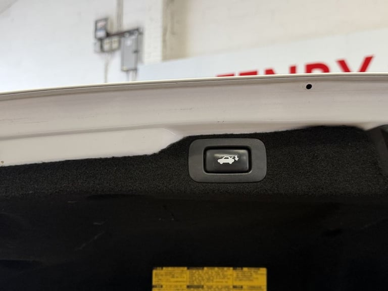 2015 Lexus GS 2.5 300h Premier Saloon 4dr Petrol Hybrid CVT Euro 5 (s/s) (223 ps) Saloon PETROL/E...