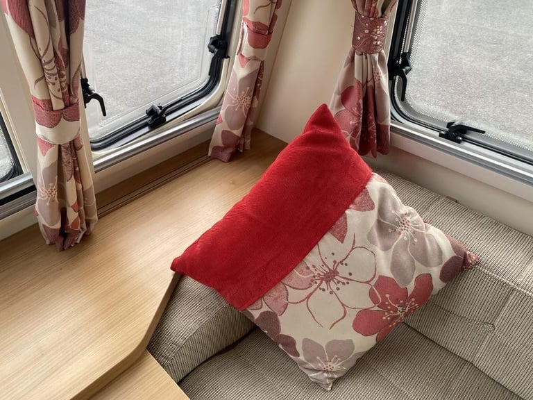 2014 BAILEY UNICORN CORDOBA LUXURY TOURING CARAVAN