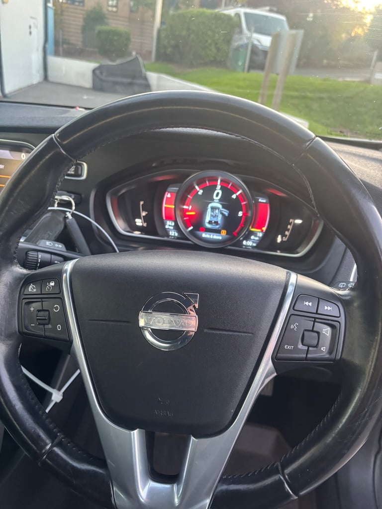 Volvo, V40, Hatchback, 2013, Semi-Auto, 1984 (cc), 5 doors