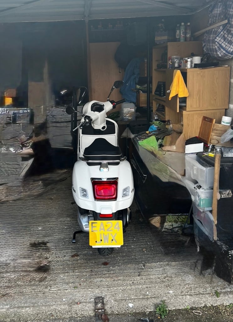 Vespa GTS 300 - 2024. With MIA System. Only 500 miles on clock