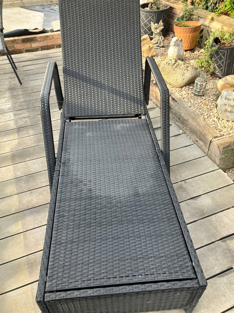 Wratten 2 x sun loungers, 4 chairs and glass top table including umbrella and stand 
