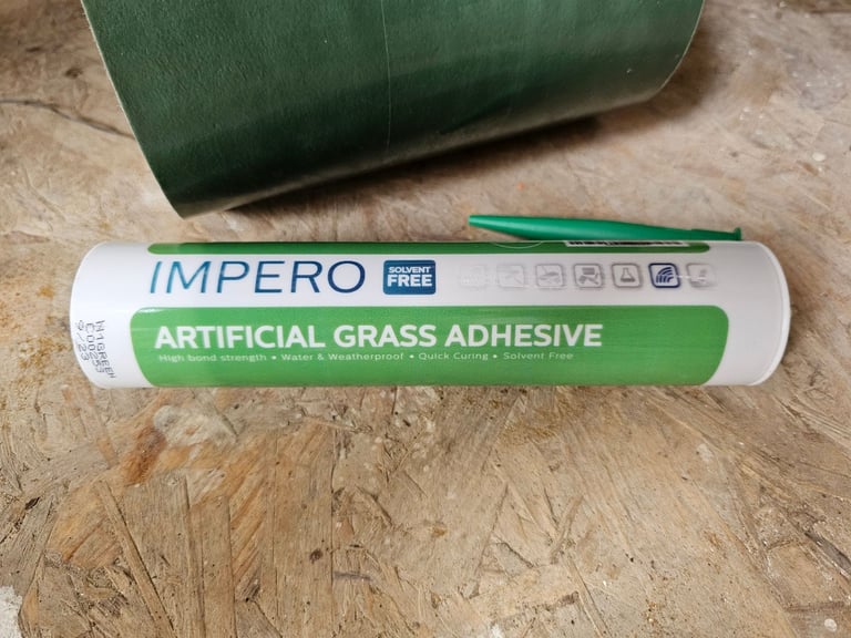 Artifical Grass adhesive plus fixing set.