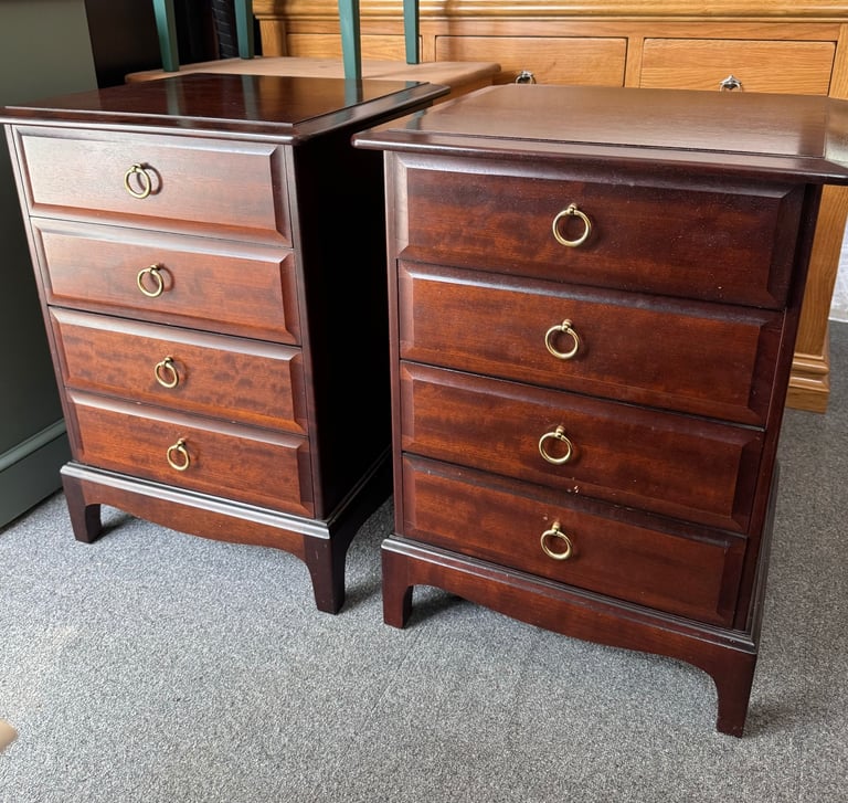 Stag Minstrel pair of 4-drawer bedsides 