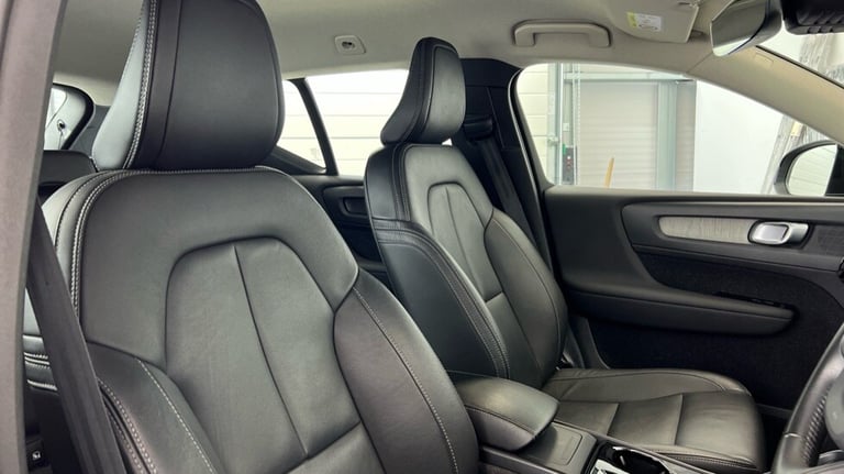 2021 Volvo XC40 Inscription, B4 mild hybrid (Rear Camera,  Black Leather Interior) Estate Petrol ...