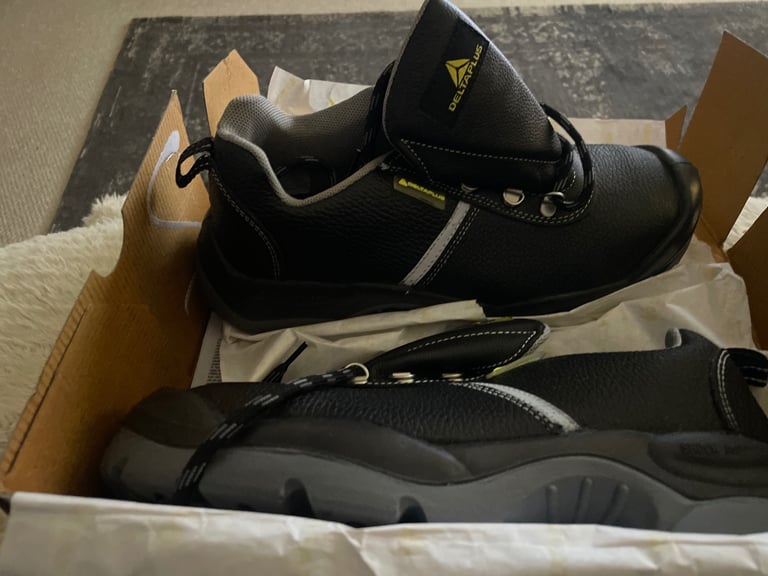 image for Safety shoes size 8 deltaplus