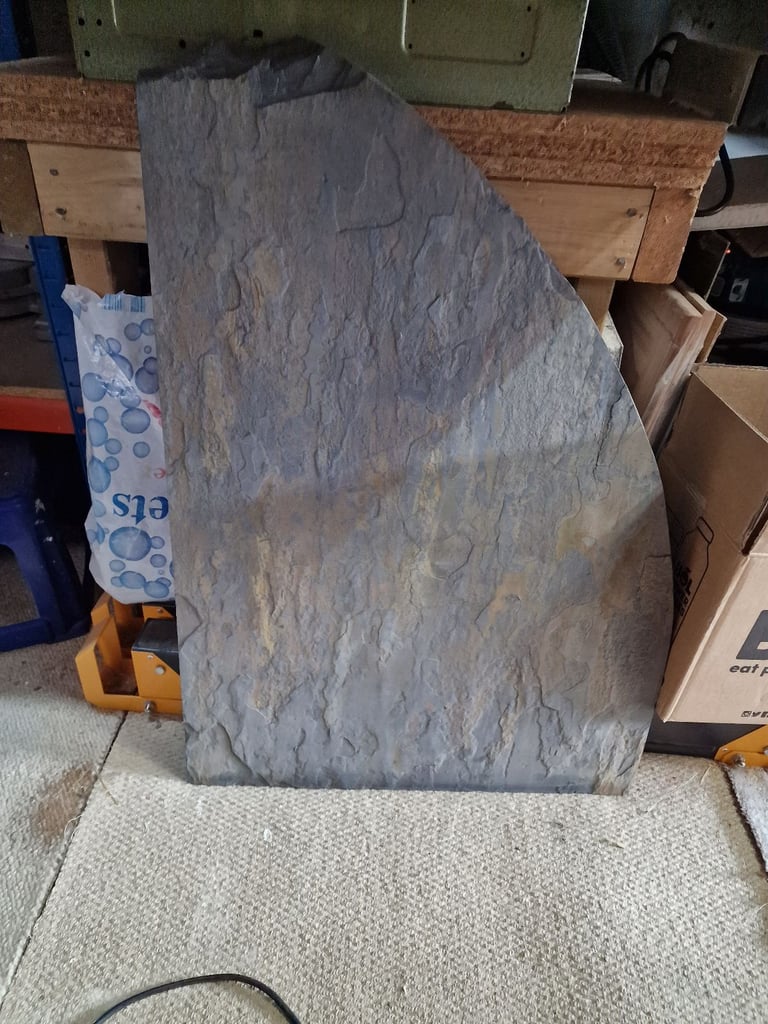 Slate paving circle parts, 3 off curved + offcut. Copper slate and black slate