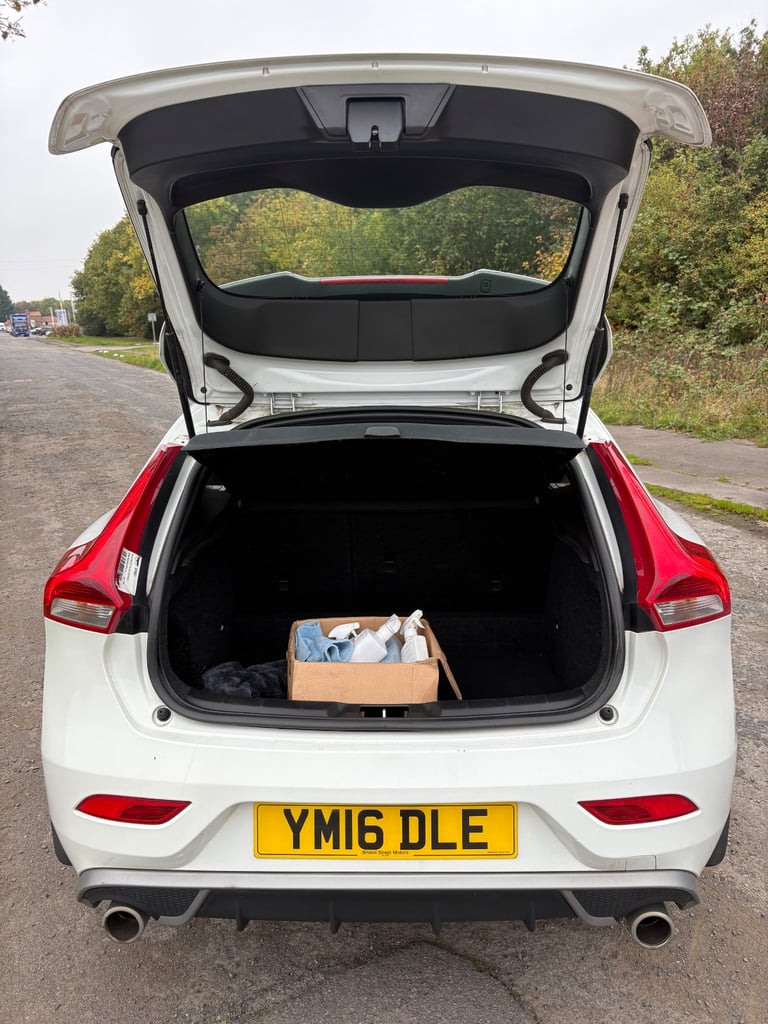 Volvo, V40, Hatchback, 2016, Manual, 1969 (cc), 5 doors