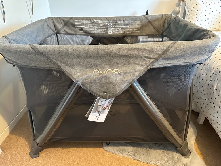 Nuna Travel Cot  - grey - With Baby Bassinet in excellent condition! 