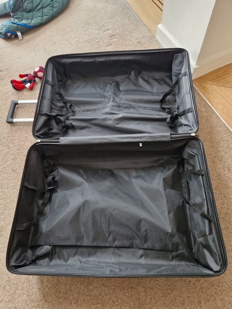 Black Suitcase Large ! used once Like Brand new 