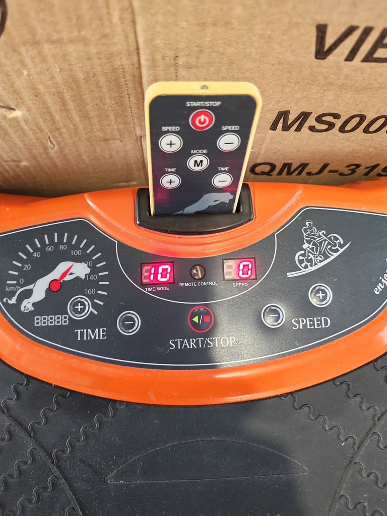 BTM FITNESS VIBRATION MASSAGE PLATE 