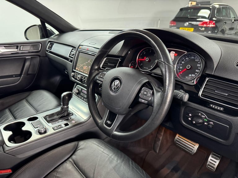 2015 Volkswagen Touareg 3.0 TDI V6 BlueMotion Tech R-Line Tiptronic 4WD Euro 6 (s/s) 5dr ESTATE D...