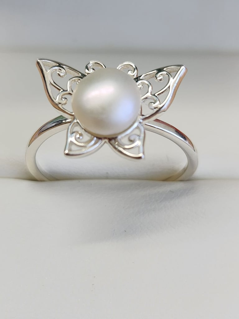 image for SILVER BUTTERFLY RING WITH FRESH WATER PEARL