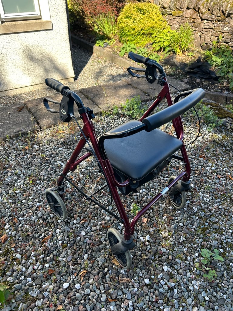 Walking aid with basket